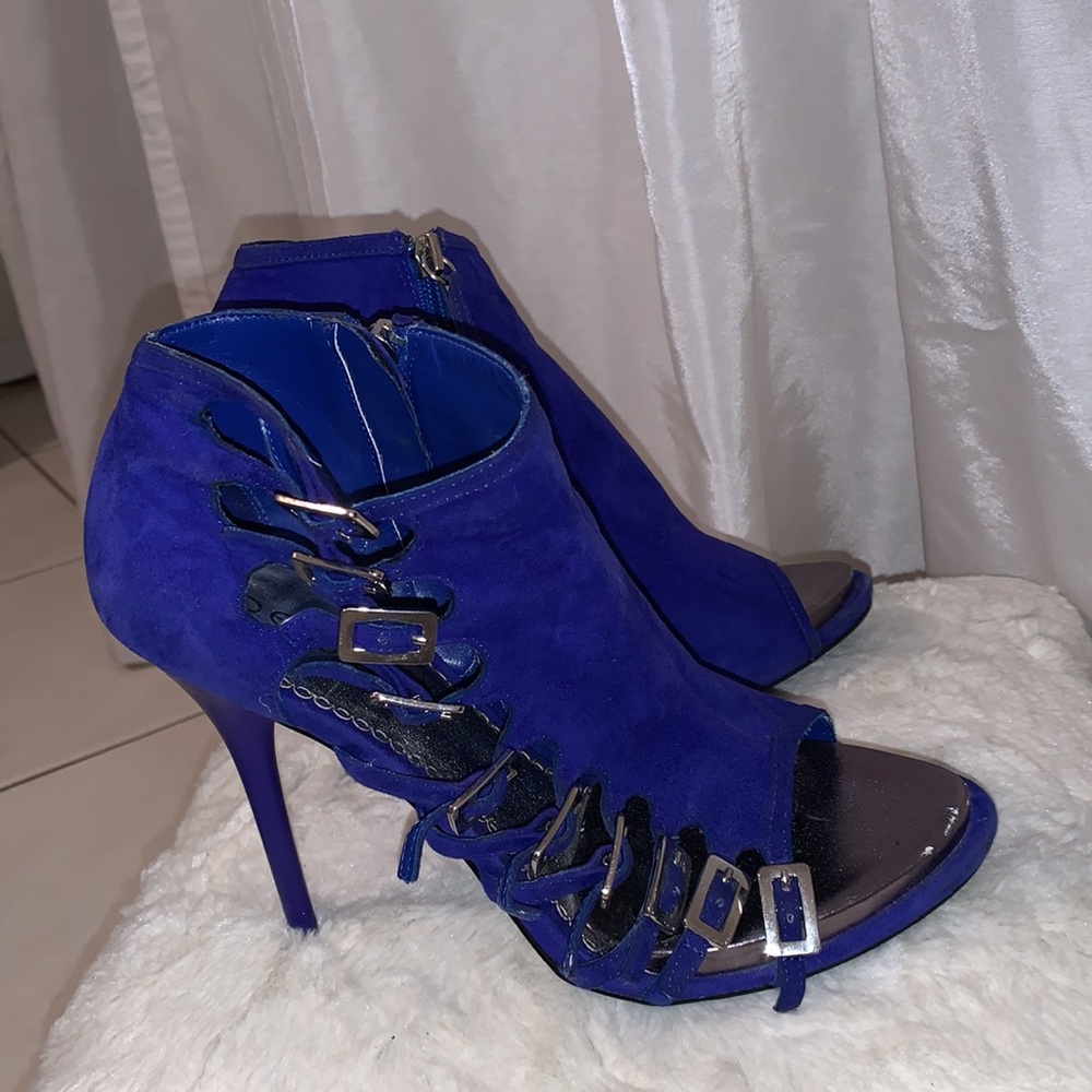 Shoes - Picture 4 of 4